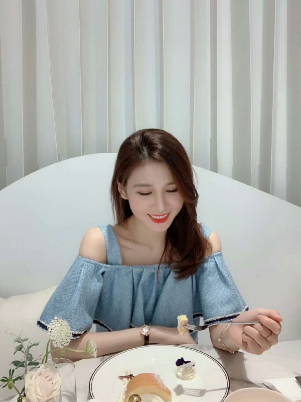 Emily的第三张照片--青岛相亲服务中心