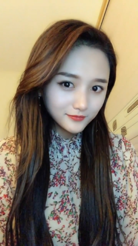 淡然一笑的第一张照片--青岛相亲服务中心