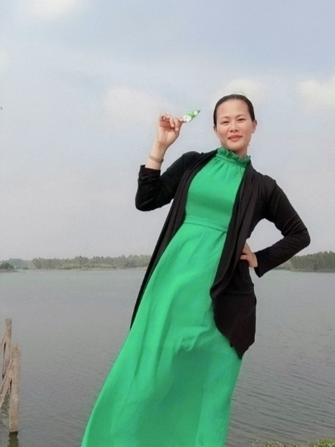 李梅的第二张照片--青岛相亲服务中心