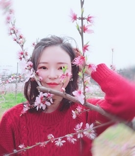 小桌子的第一张照片--青岛相亲服务中心
