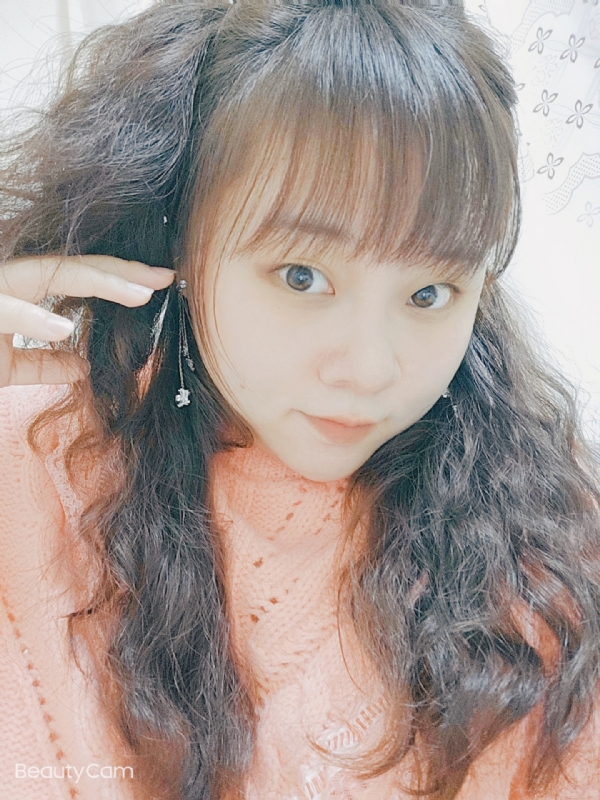 艾薇儿的第一张照片--青岛相亲服务中心
