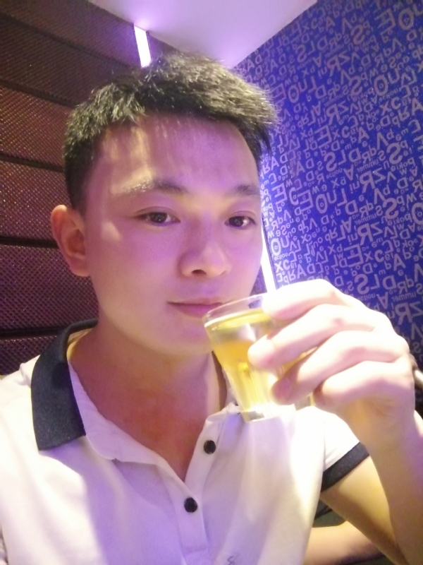 幸福的拥抱的第一张照片--青岛相亲服务中心