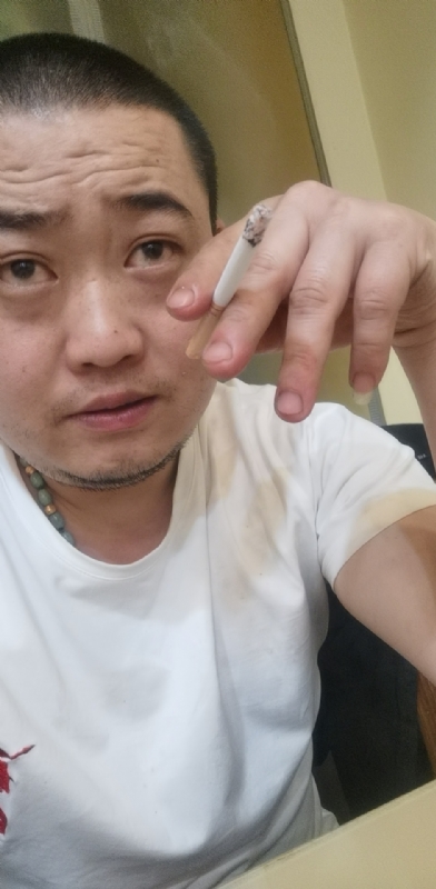 孤独的螃蟹的第一张照片--青岛相亲服务中心