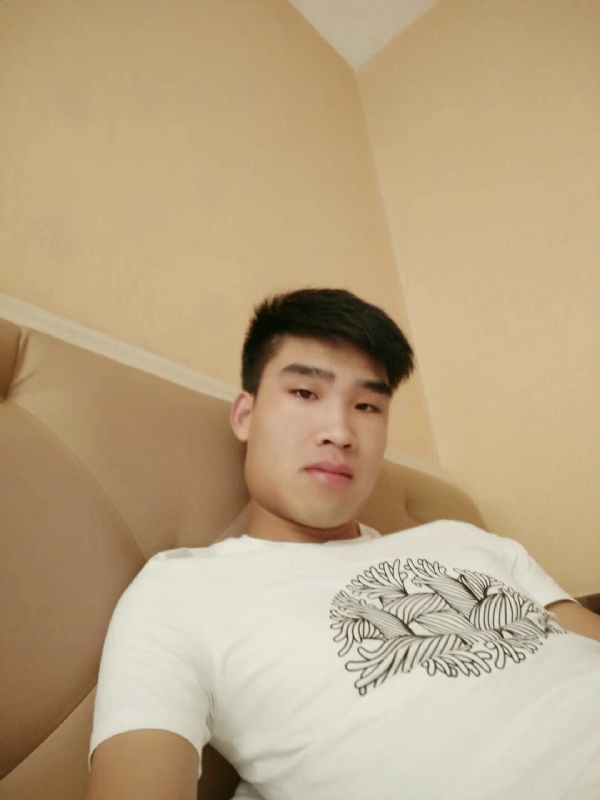谁不曾孤单上路的第一张照片--青岛相亲服务中心