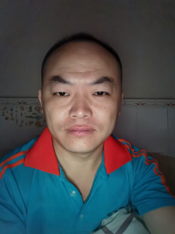 与子携老的第三张照片--青岛相亲服务中心