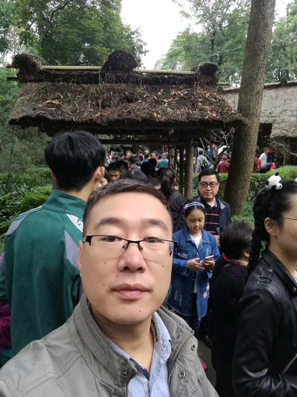 撑起一片天的第一张照片--青岛相亲服务中心