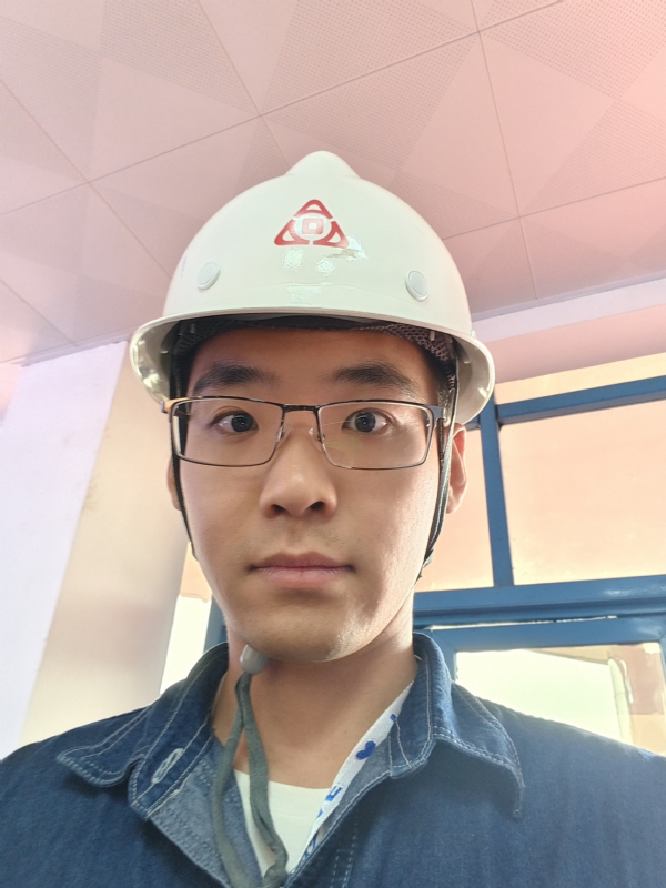 何鹏宇的第二张照片--青岛相亲服务中心
