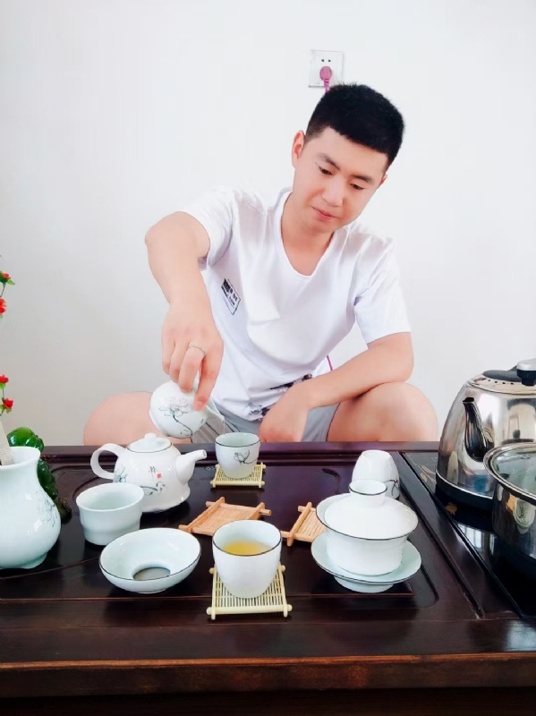 日月的第三张照片--青岛相亲服务中心