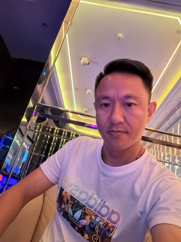 辞岸的第二张照片--青岛相亲服务中心